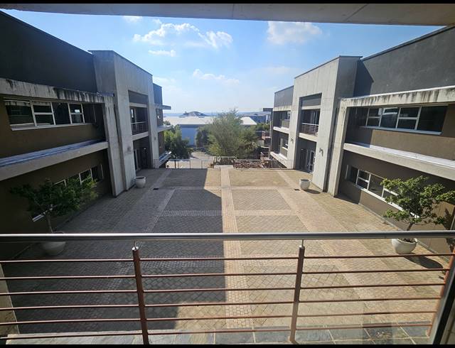 4,730M² OFFICE FOR SALE IN LONGMEADOW